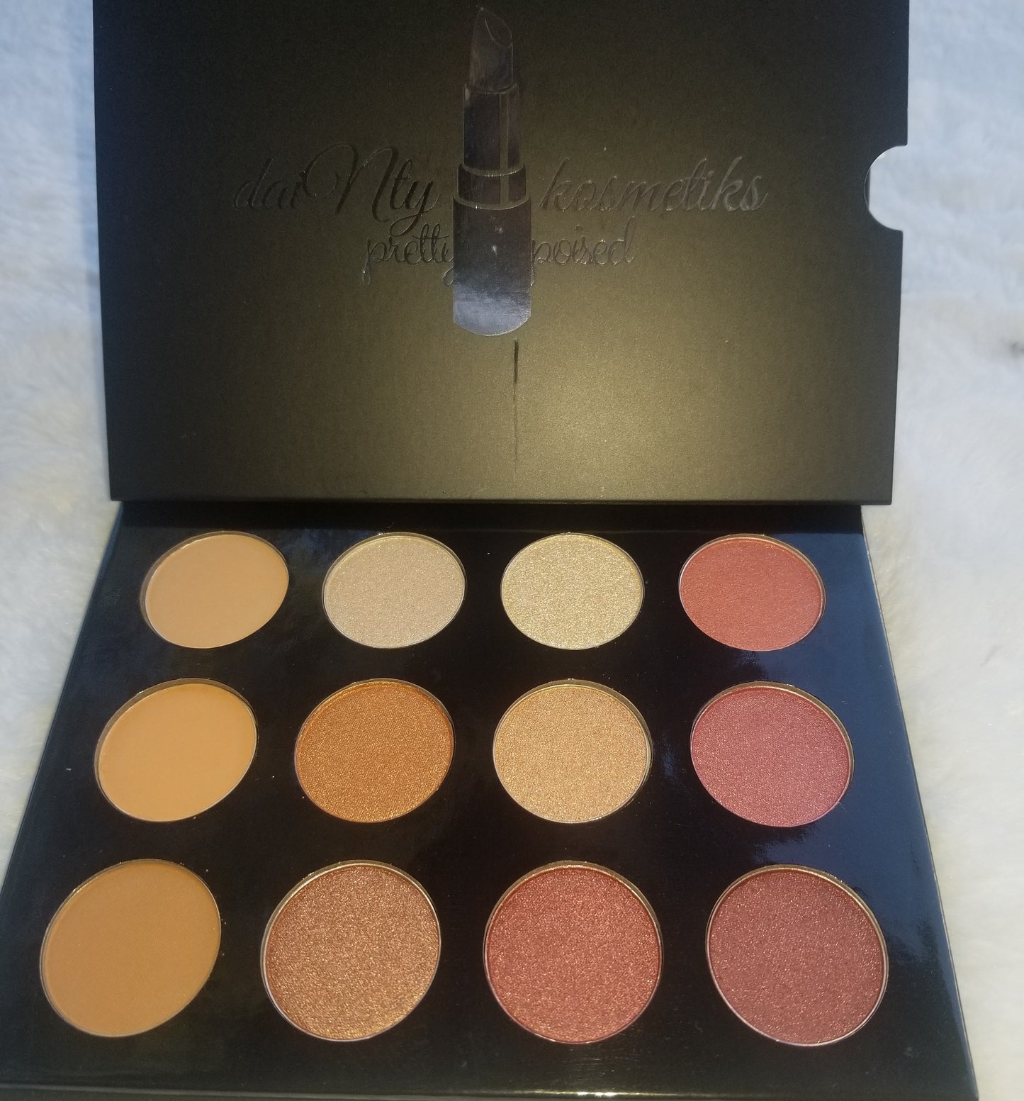 Nekkid eyeshadow palette